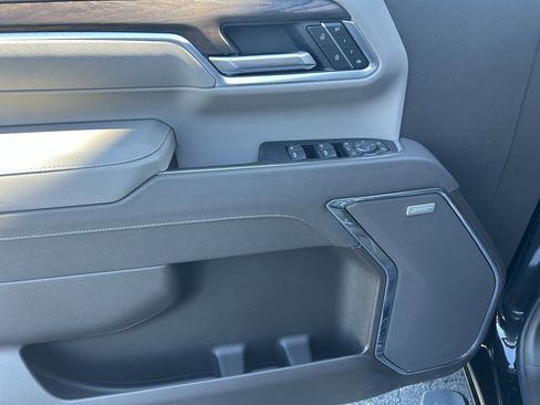 New 2026 GMC Sierra 2500 SLT w/ SLT Premium Package image 9