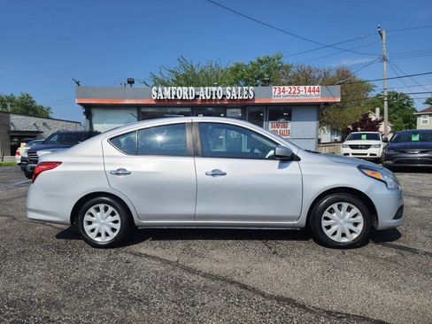 Used 2018 Nissan Versa SV image 9