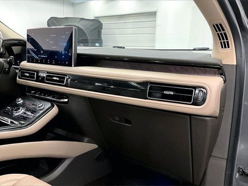 Used 2022 Lincoln Nautilus Reserve w/ Monochromatic Package image 15