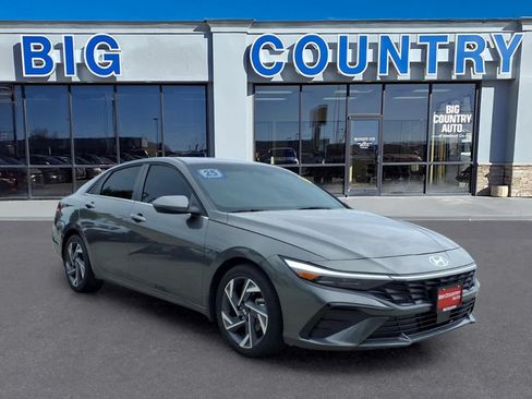 Used 2025 Hyundai Elantra Limited FWD image 3