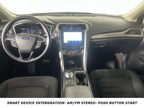 Used 2020 Ford Fusion SE image 4