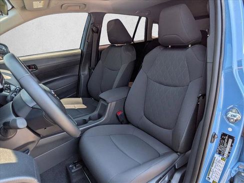 Used 2026 Toyota Corolla Cross LE w/ Moonroof Package FWD image 16