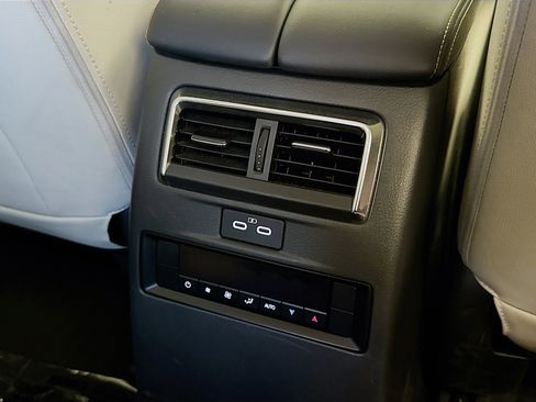 Used 2024 MAZDA CX-90 3.3 Turbo w/ Preferred Plus image 17