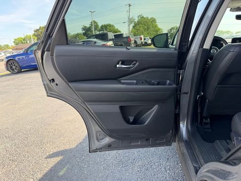 Used 2025 Nissan Pathfinder SL w/ Cargo Package image 17