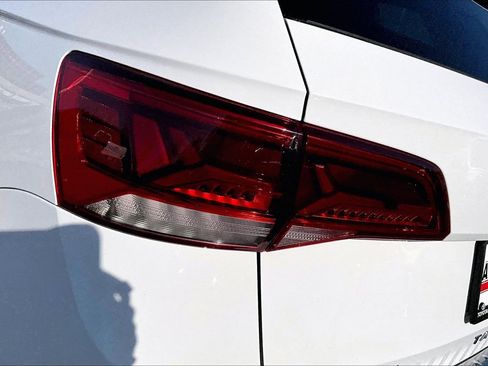 Used 2022 Volkswagen Taos SE w/ Panoramic Sunroof Package image 28