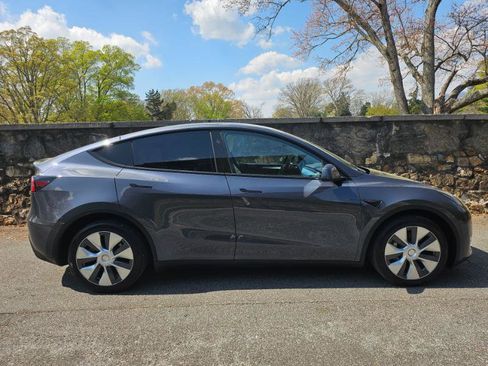 Used 2023 Tesla Model Y Long Range image 10