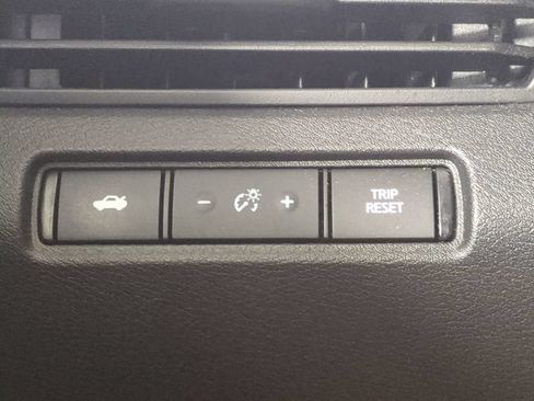 Used 2025 Nissan Altima 2.5 SV FWD image 25