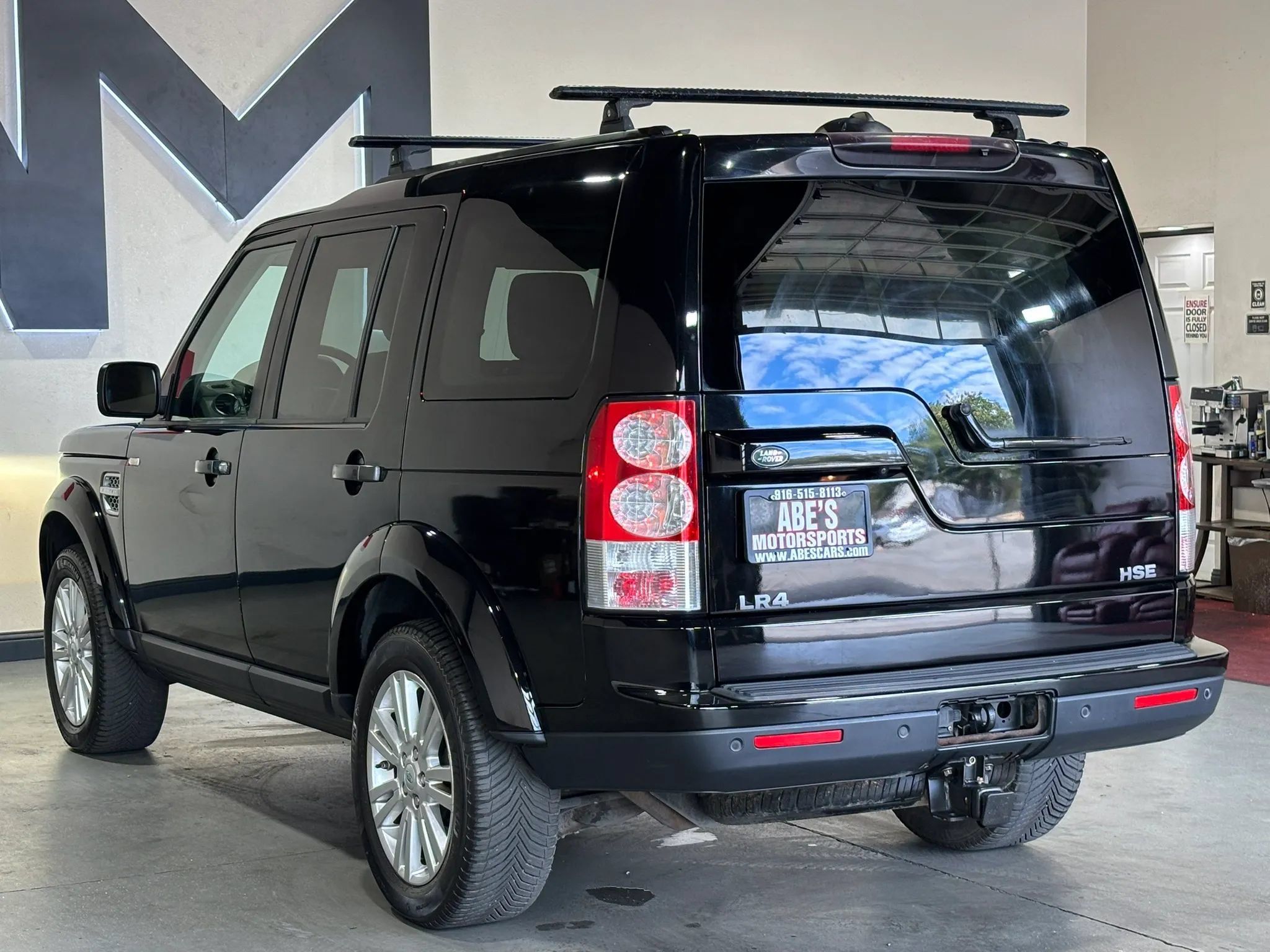 Used 2011 Land Rover LR4 HSE LUX AWD/4WD image 4
