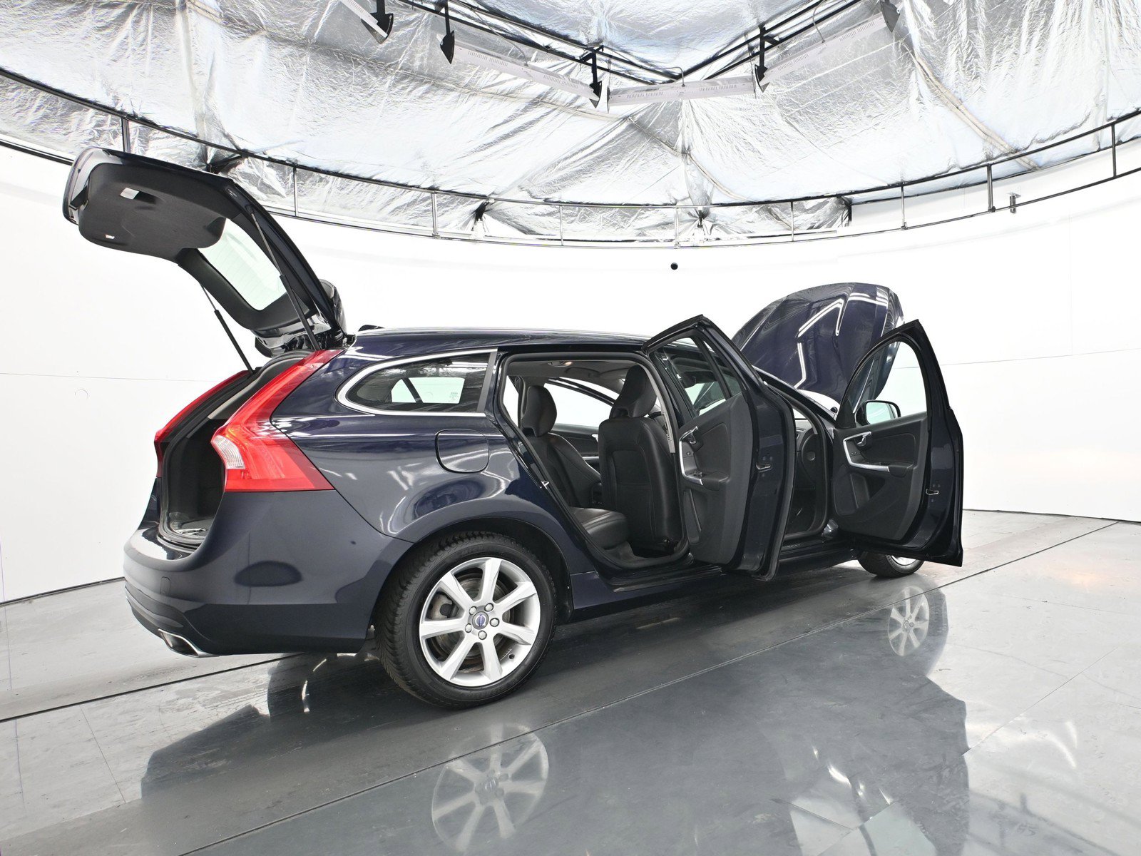 Used 2017 Volvo V60 T5 Premier w/ Convenience Package AWD/4WD image 40