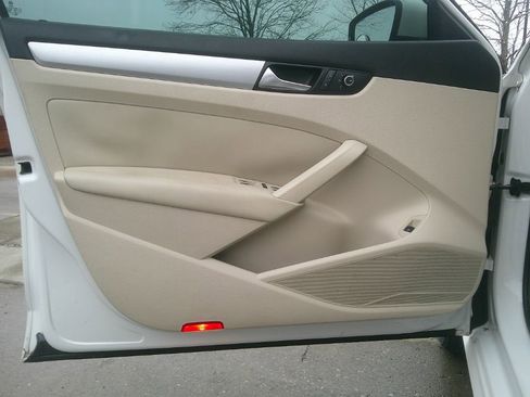 Used 2013 Volkswagen Passat TDI SE image 11