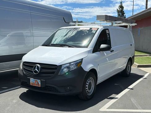 Used 2023 Mercedes-Benz Metris image 2