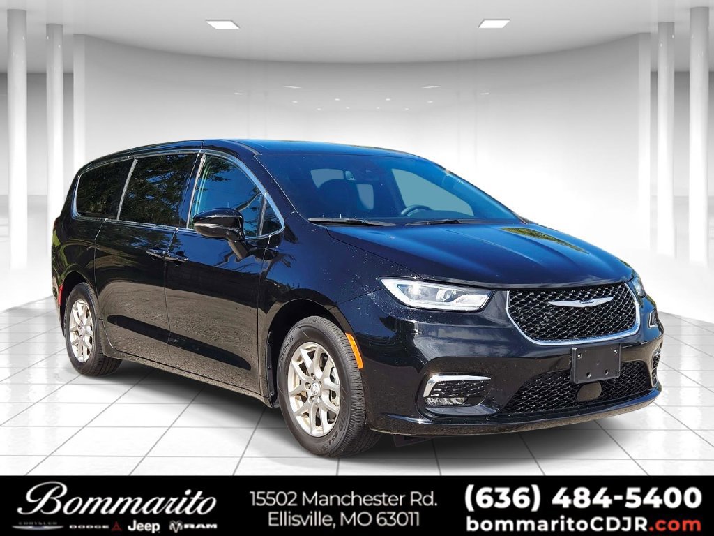 Used 2025 Chrysler Pacifica Select FWD image 1