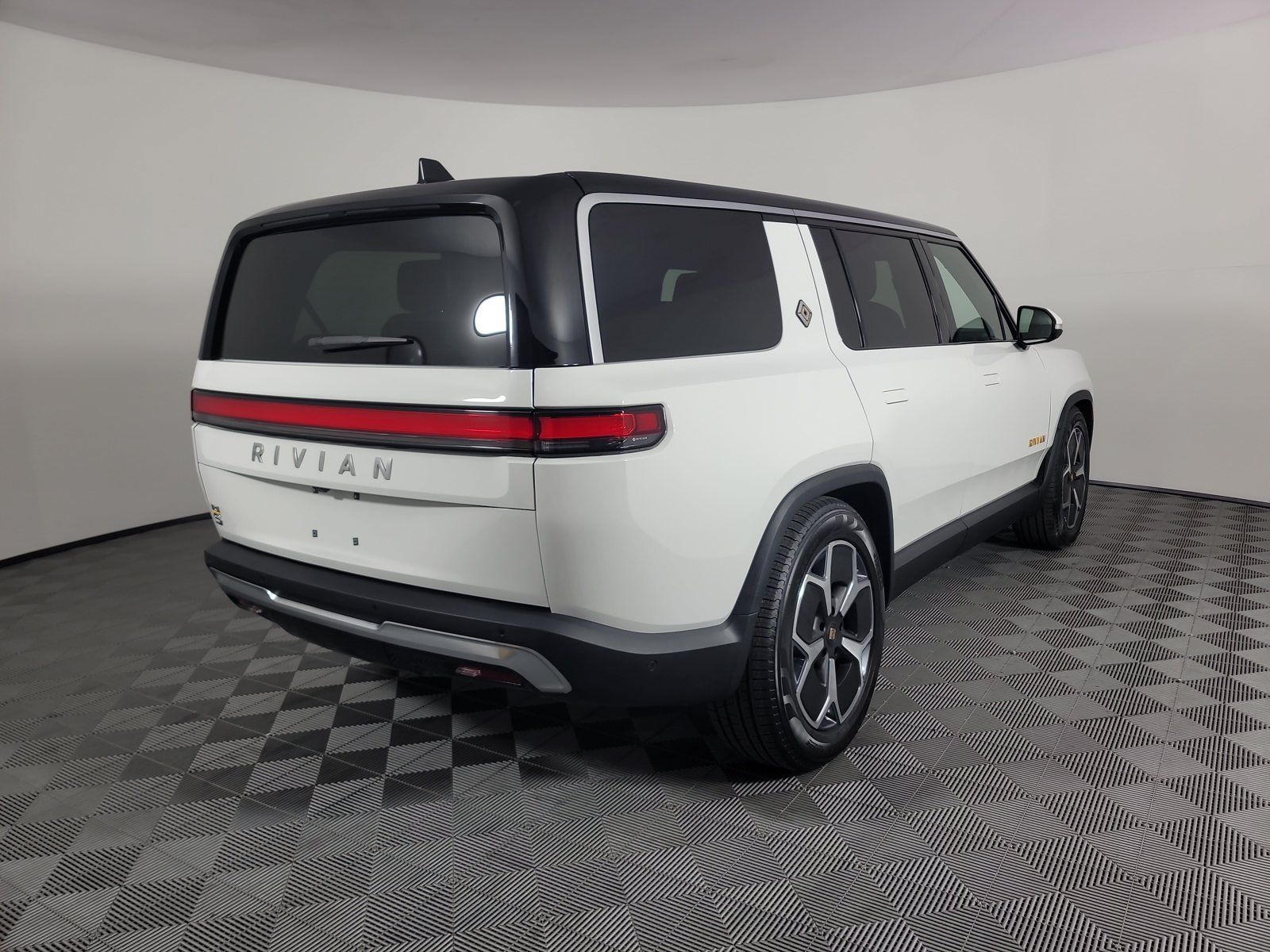 Used 2023 Rivian R1S Adventure Quad AWD/4WD image 5