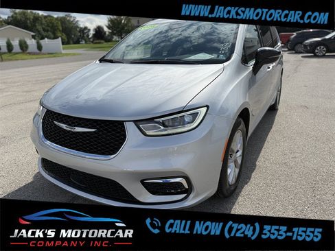 Used 2026 Chrysler Pacifica Limited FWD image 8
