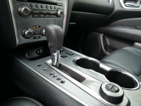 Used 2017 Nissan Pathfinder SL w/ Trailer Tow Package AWD/4WD image 24