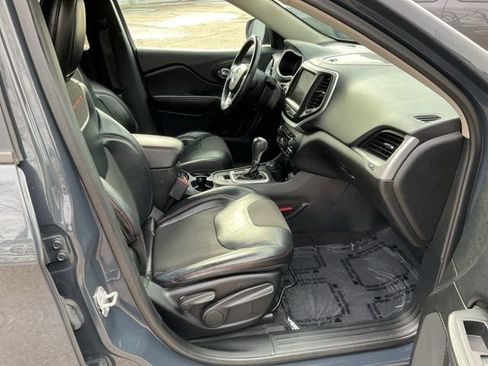 Used 2017 Jeep Cherokee Trailhawk w/ Comfort/Convenience Group image 22