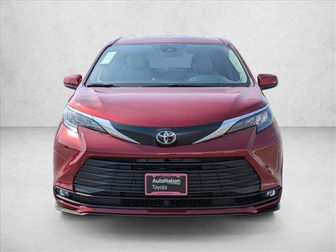 New 2026 Toyota Sienna XLE image 6