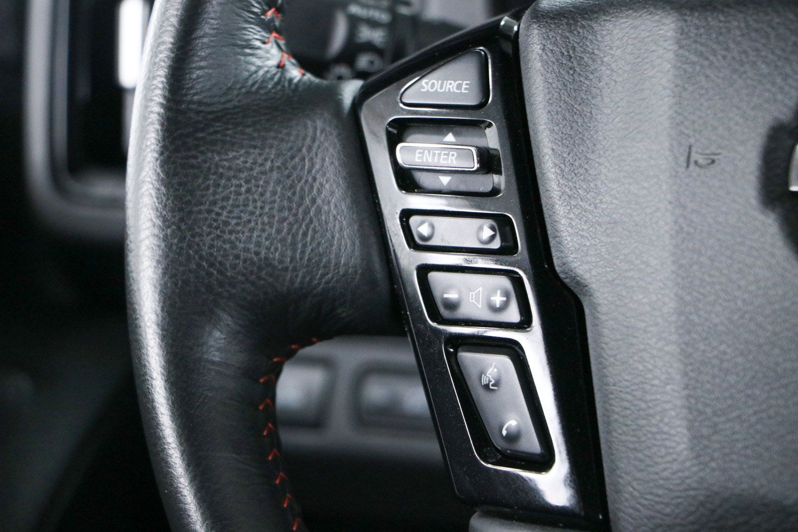 Used 2025 Nissan Frontier PRO-4X w/ Interior Protection Package AWD/4WD image 13