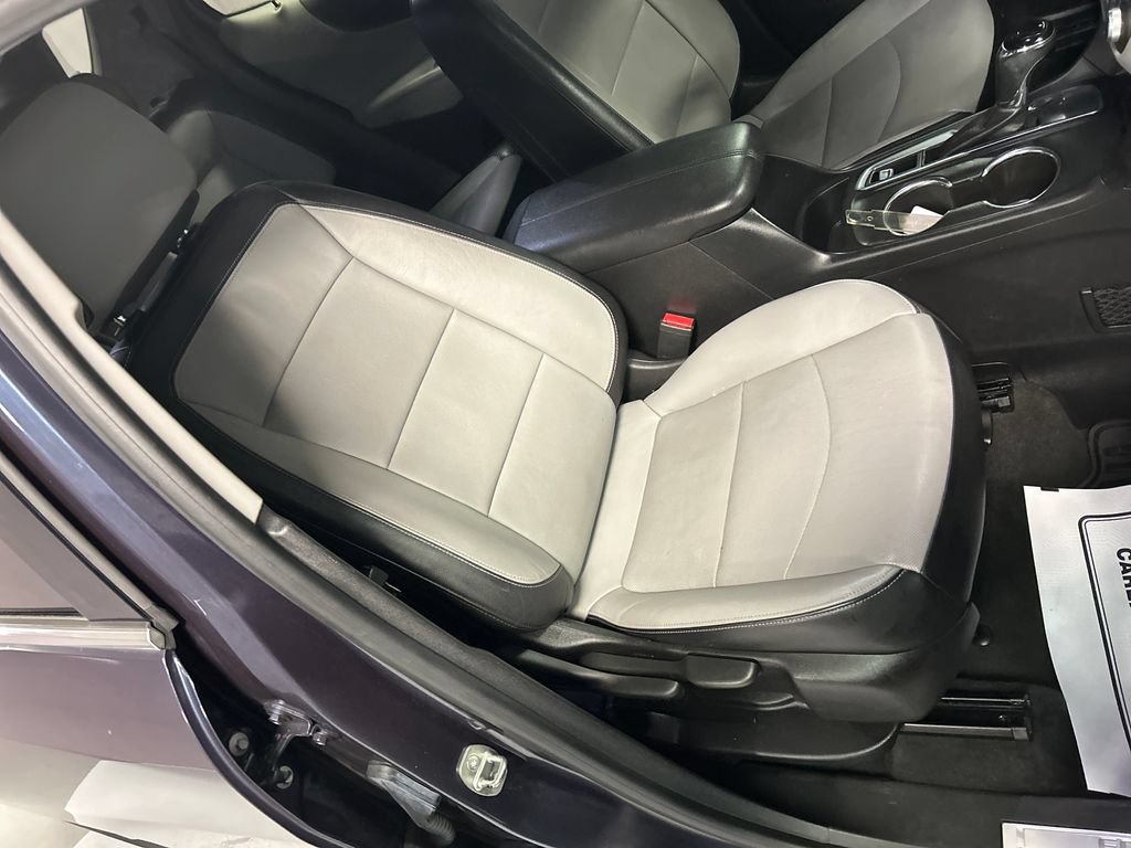 Used 2018 Chevrolet Equinox Premier FWD image 25