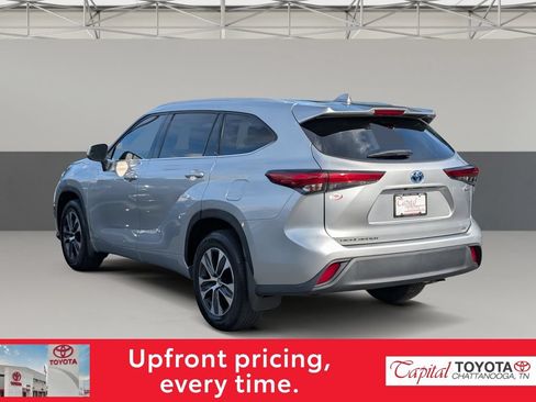 Used 2022 Toyota Highlander XLE AWD/4WD image 5