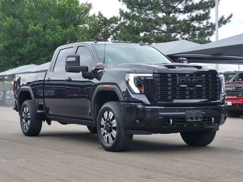 Used 2024 GMC Sierra 2500 Denali w/ Denali Reserve Package AWD/4WD image 3