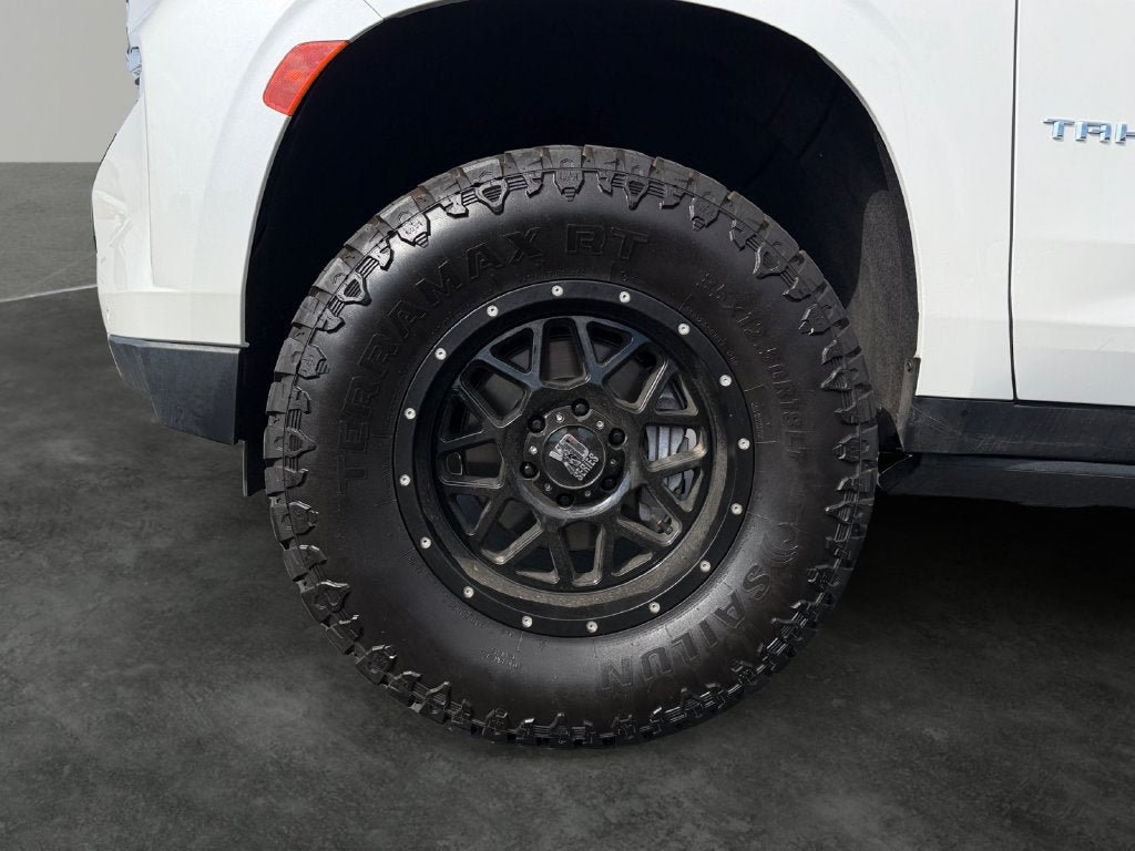 Used 2023 Chevrolet Tahoe Premier w/ Premium Package AWD/4WD image 5