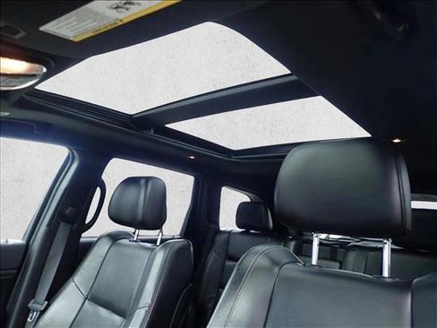 Used 2017 Jeep Grand Cherokee Limited w/ Luxury Group II image 13