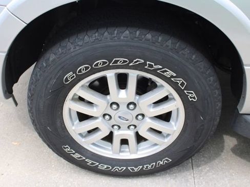 Used 2011 Ford Expedition XLT AWD/4WD image 11
