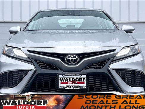 Used 2021 Toyota Camry XSE image 3