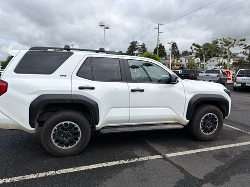 Used 2025 Toyota 4Runner SR5 AWD/4WD image 7