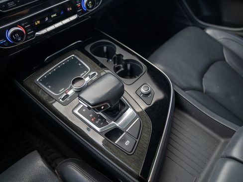 Used 2018 Audi Q7 3.0T Prestige w/ Prestige Package AWD/4WD image 19