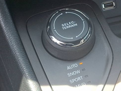Used 2016 Jeep Cherokee Limited AWD/4WD image 27
