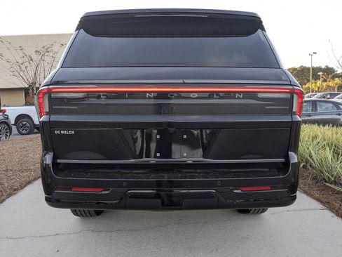 Certified 2025 Lincoln Navigator Reserve image 6