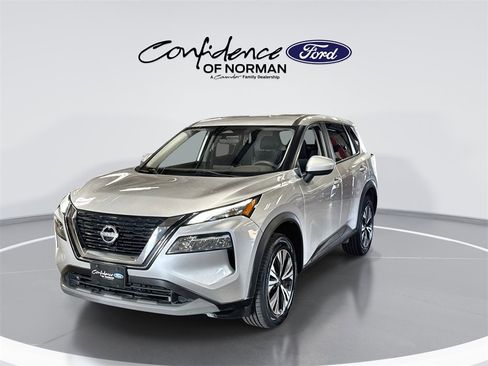 Used 2023 Nissan Rogue SV image 3