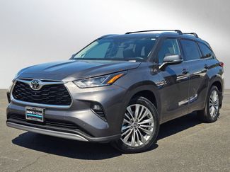 Used 2022 Toyota Highlander Platinum image 1