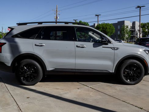 Used 2023 Kia Sorento S w/ Panoramic Sunroof Package AWD/4WD image 9
