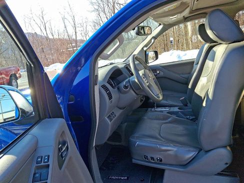 Used 2014 Nissan Frontier SL w/ SL Moonroof Package image 13