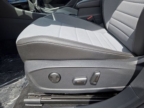 Used 2025 Volkswagen Jetta SE FWD image 22