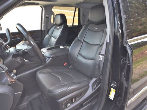 Used 2018 Cadillac Escalade Luxury AWD/4WD image 25