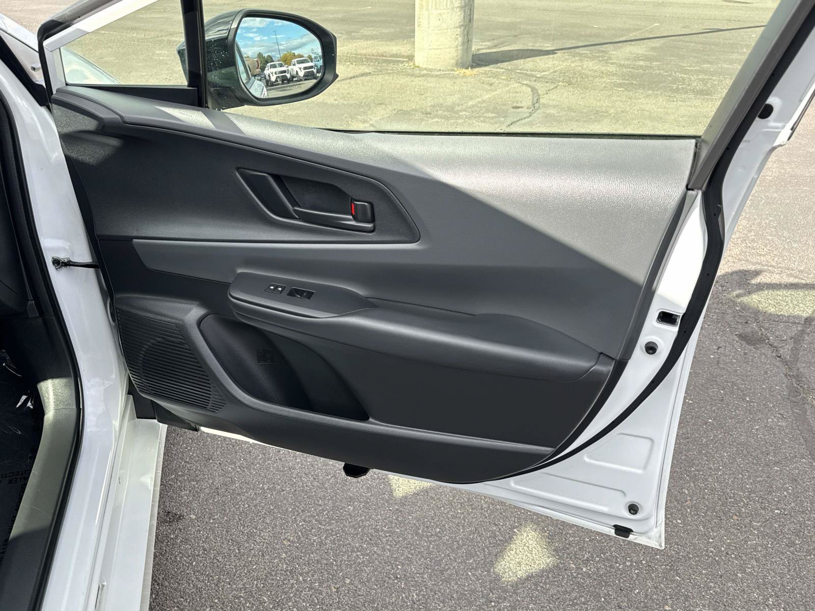 Used 2025 Toyota Prius LE FWD image 19