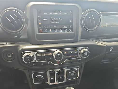 Used 2021 Jeep Wrangler Unlimited Sport AWD/4WD image 25