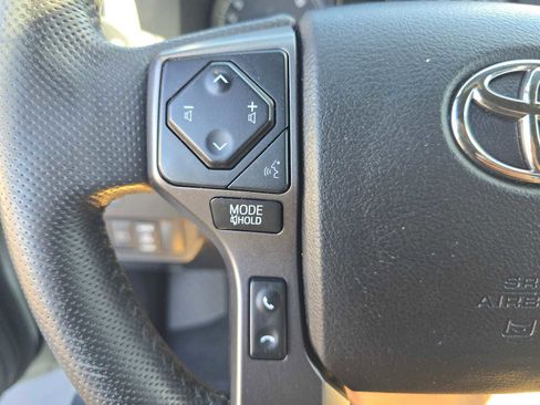 Used 2022 Toyota Tacoma TRD Off-Road image 29