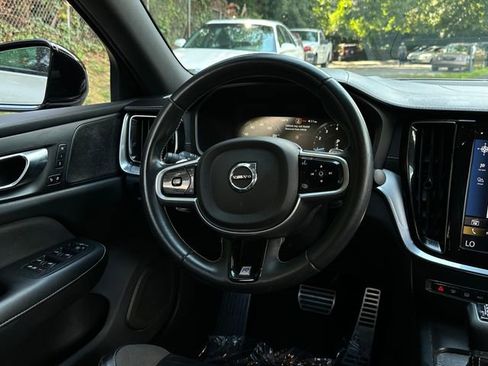 Used 2020 Volvo S60 T5 R-Design image 18