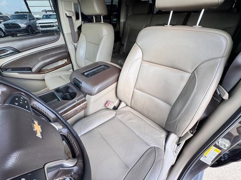 Used 2018 Chevrolet Suburban LT RWD image 25