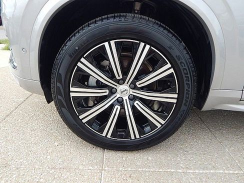 Certified 2025 Volvo XC90 B6 Plus image 13