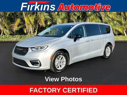Used 2024 Chrysler Pacifica Touring-L image 1