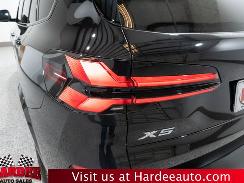 Used 2025 BMW X5 xDrive40i w/ M Sport Package AWD/4WD image 9