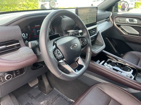 Used 2025 Ford Explorer Platinum w/ LUX Leather Package image 22