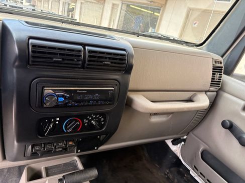 Used 2005 Jeep Wrangler Rubicon AWD/4WD image 21