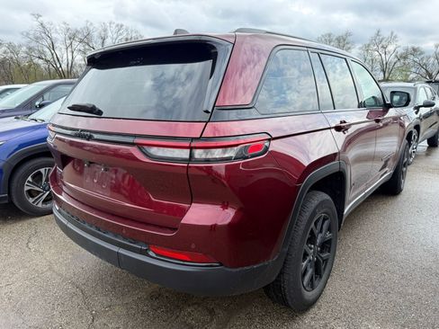 Used 2025 Jeep Grand Cherokee Altitude image 2